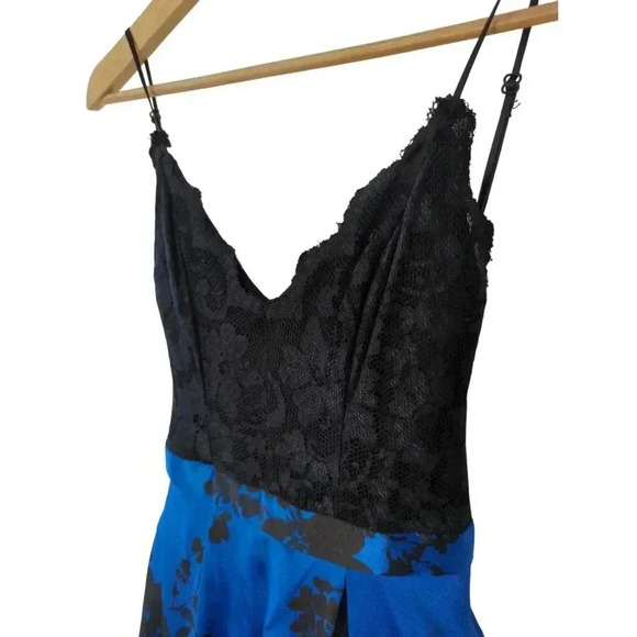 Windsor Floral Ball Gown 1/2 Black Blue Deep V Lace - Picture 4 of 11